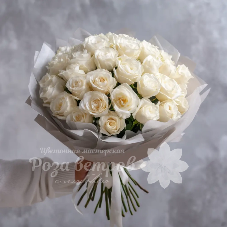 Белые розы &laquo;Туманная гладь&raquo;