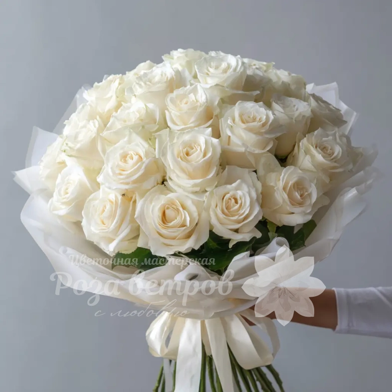 Белые розы &laquo;Аромат облаков&raquo;