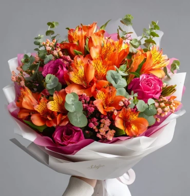 Букет с альстромериями «Заряд энергии»