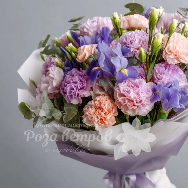 Букет с гвоздиками &laquo;Гармония оттенков&raquo;