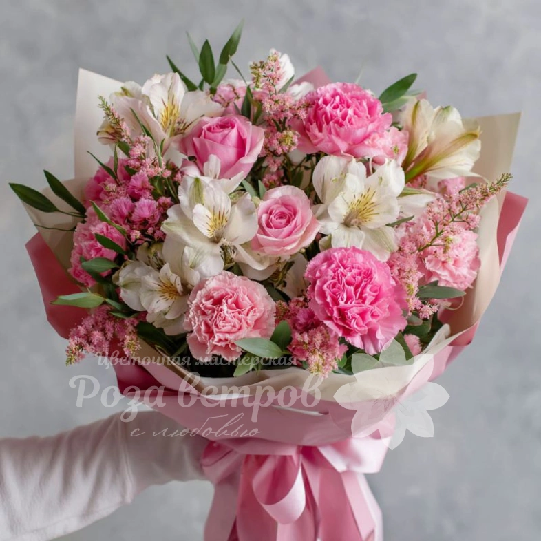 Букет с гвоздиками &laquo;Розовый каприз&raquo;