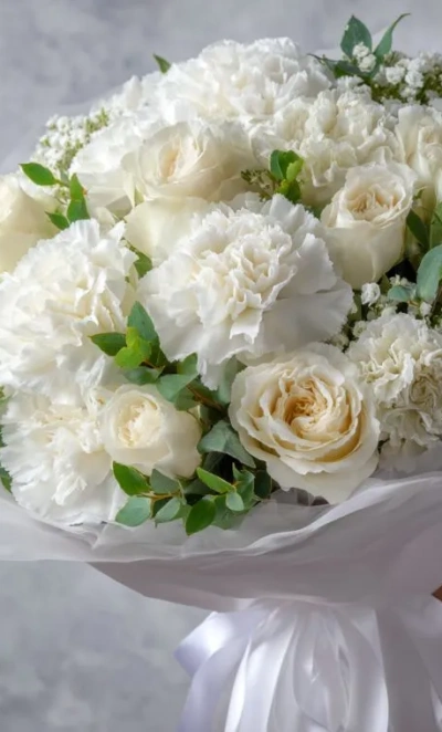 Букет с гвоздиками «Белый вальс»