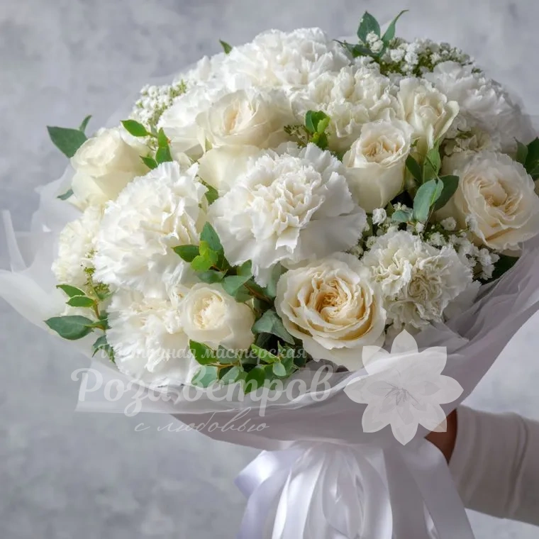 Букет с гвоздиками &laquo;Белый вальс&raquo;
