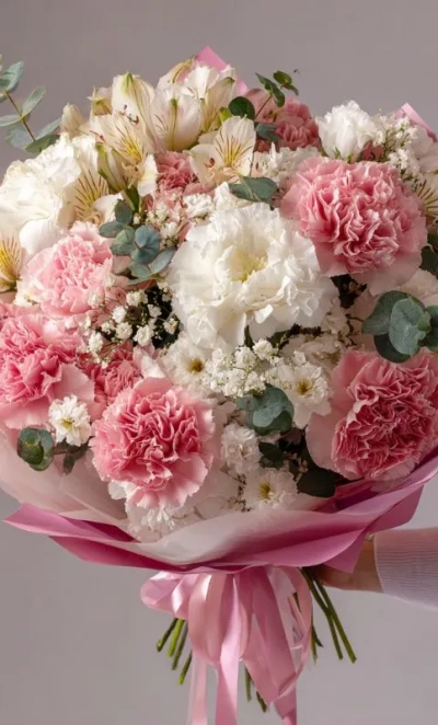 Букет с гвоздиками «Нежный румянец»