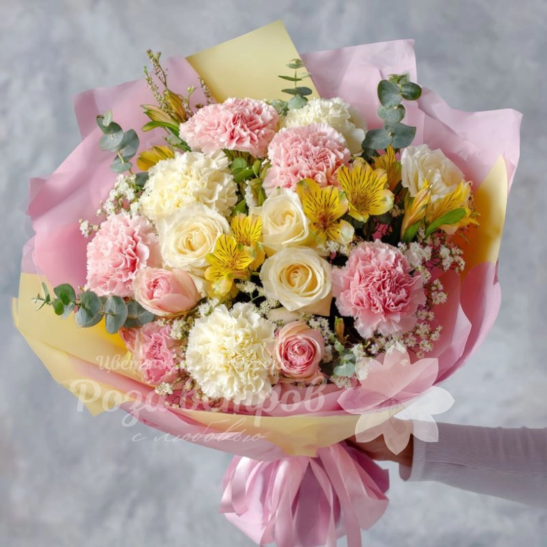 Букет с гвоздиками &laquo;Яркий момент&raquo;