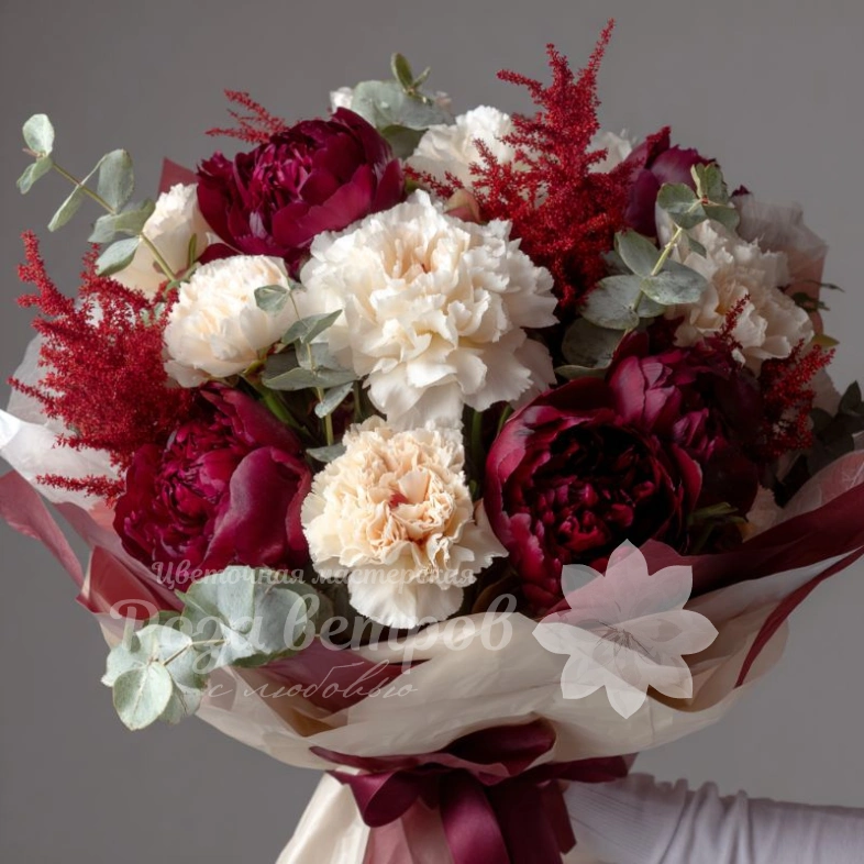 Букет с пионами &laquo;Бархатный шелест&raquo;