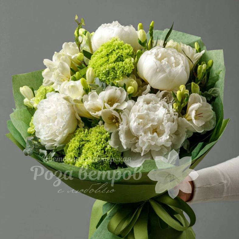 Букет с пионами &laquo;Нежный оазис&raquo;
