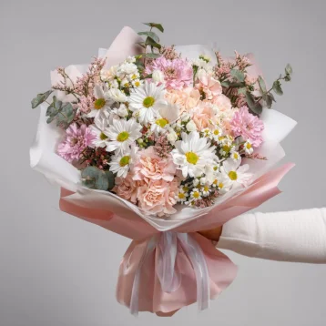 Букет с хризантемами «Полевое чудо»