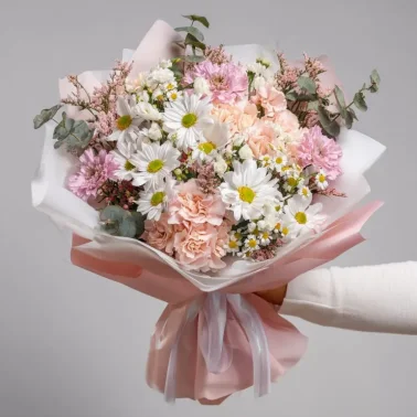 Букет с хризантемами «Полевое чудо»