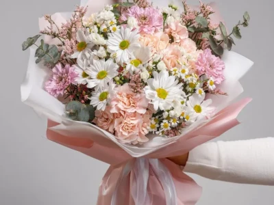 Букет с хризантемами «Полевое чудо»