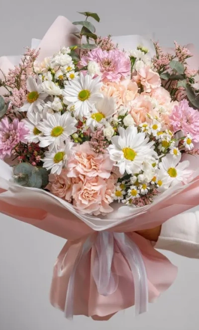 Букет с хризантемами «Полевое чудо»