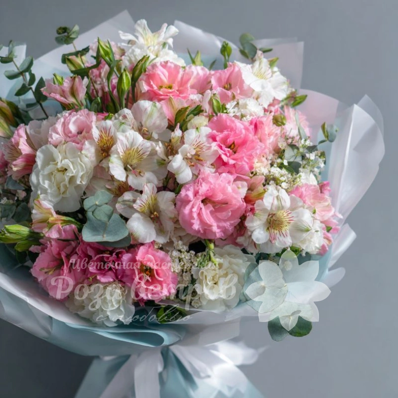 Букет с эустомами &laquo;Утренний бриз&raquo;