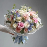 Букет с эустомами &laquo;Прозрачная весна&raquo; 0