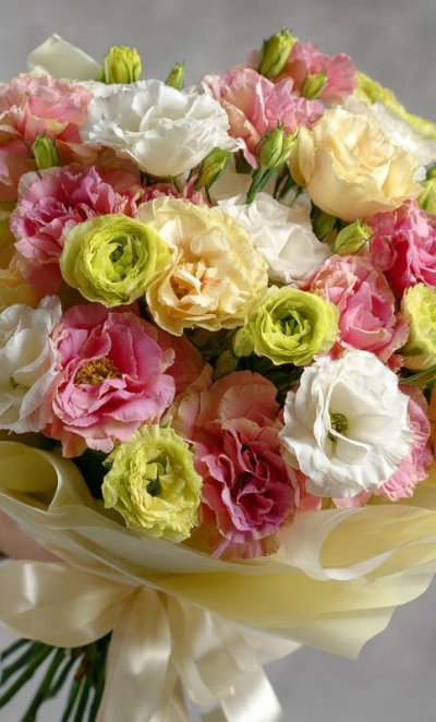 Букет с эустомами «Лепестковая симфония»