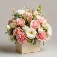 Композиция в сумочке &laquo;Девичий выбор&raquo; 0