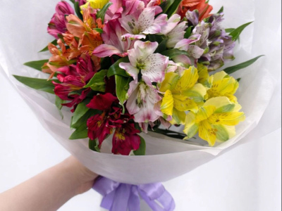  Букет из альстромерии «Яркие эиоции»