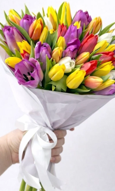 Яркие тюльпаны