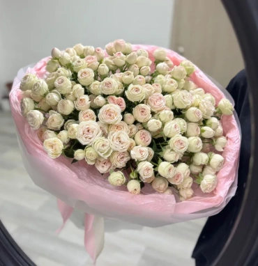 Нежное облако роз