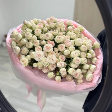 Нежное облако роз