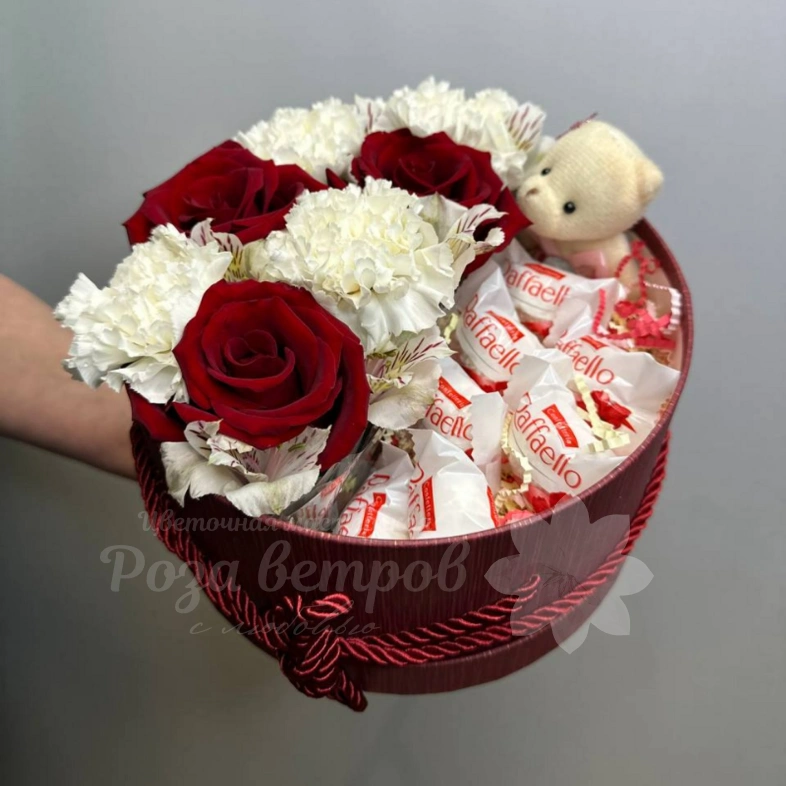 Коробочка &laquo;Мишка с конфетами&raquo;