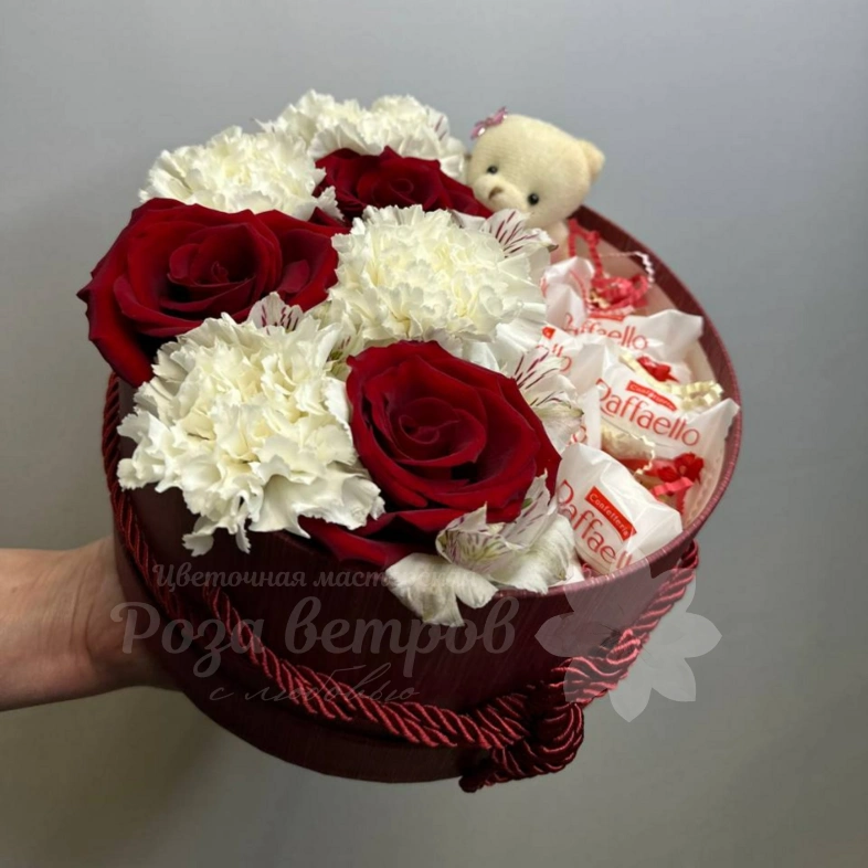 Коробочка &laquo;Мишка с конфетами&raquo;