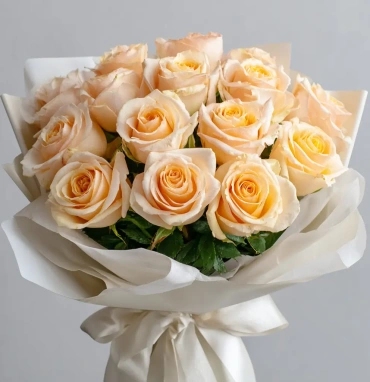 15 персиковых эквадорских роз