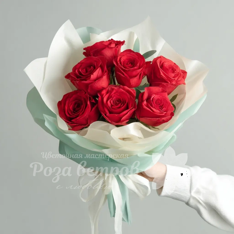 Красные розы &laquo;Летящий огонь&raquo;