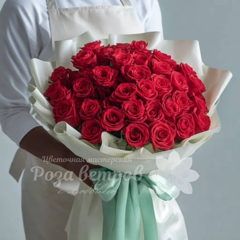 Красные розы &laquo;Пылающий комплимент&raquo;